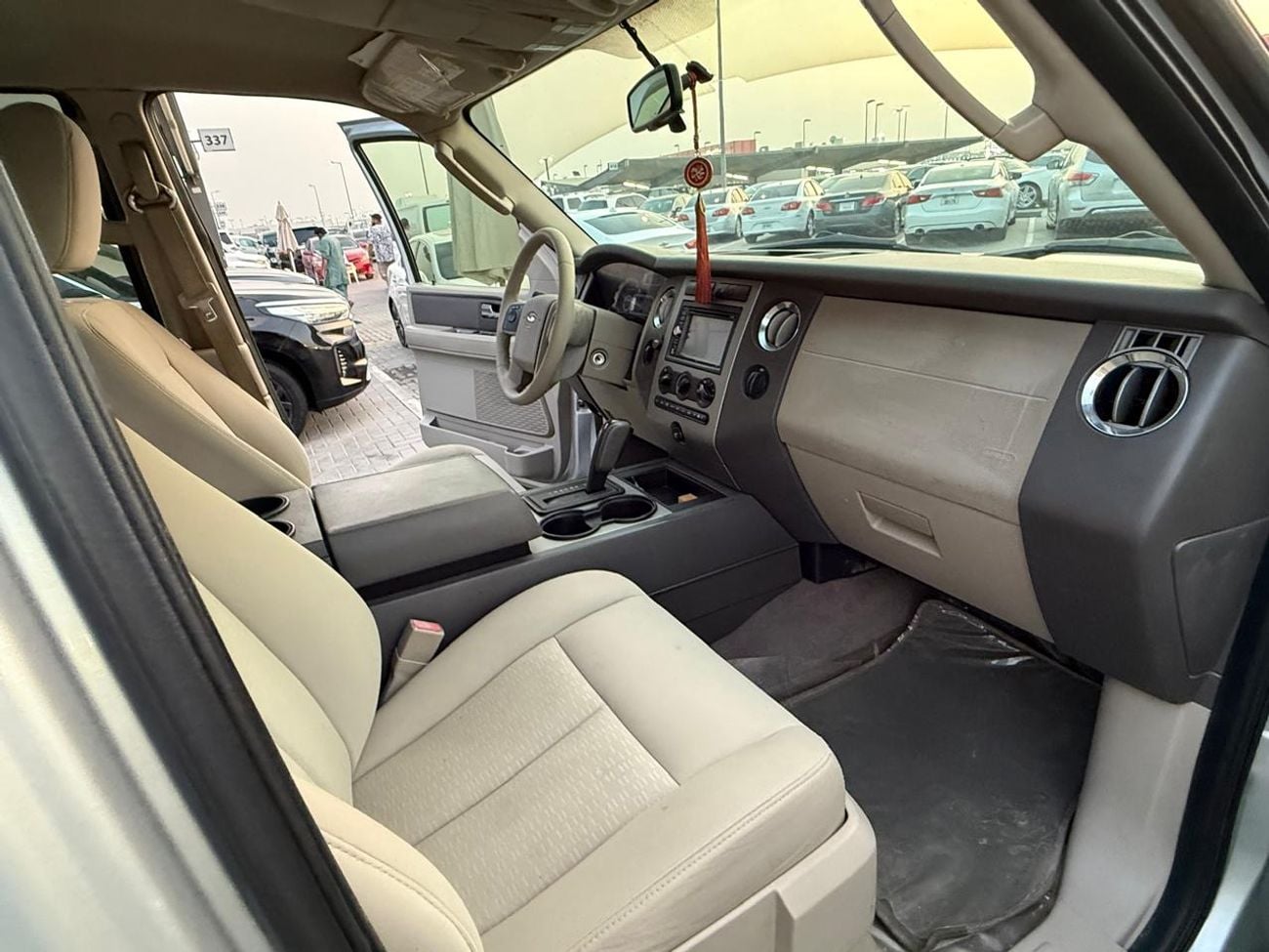 Ford Expedition XLT 7 seats No. 2, GCC specs