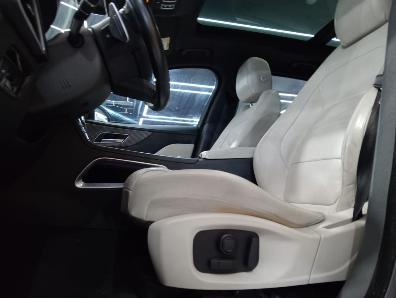 Jaguar F Pace R-Dynamic S 3.0L Jaguar F-Pace S R-Dynamic 2017 AWD | GCC Specs | Perfect Condition