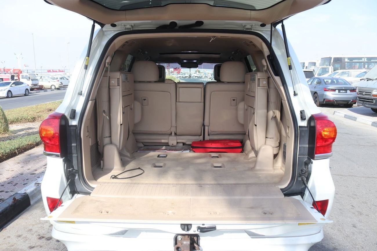 Toyota Land Cruiser VXR LEATHER SEAT, ELECTRIC SEAT, SUNROOF, MONITOR, MODEL 2015