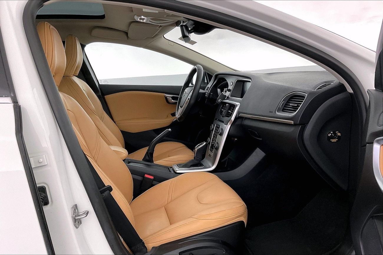 Volvo V40 T3 R-Design | 1 year free warranty | 0 down payment | 7 day return policy