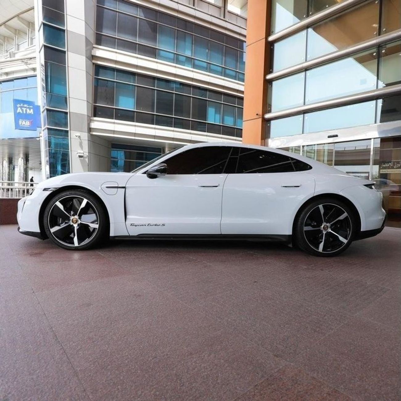 Porsche Taycan TURBO S