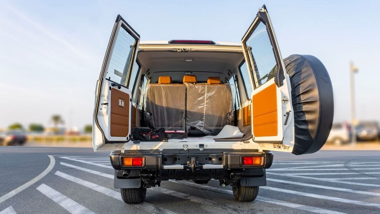 تويوتا لاند كروزر 70 LX 2.8L  2025 Toyota Land Cruiser 76 2.8L AT Diesel Full Option (White)