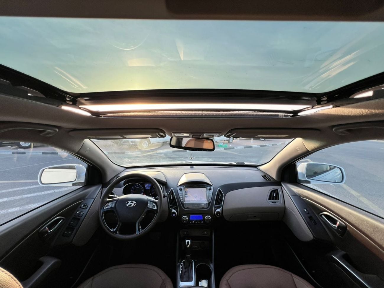 هيونداي توسون  2014 Hyundai Tucson 2.4L V4 - Rear Camera - panoramic sunroof - Leather Seats