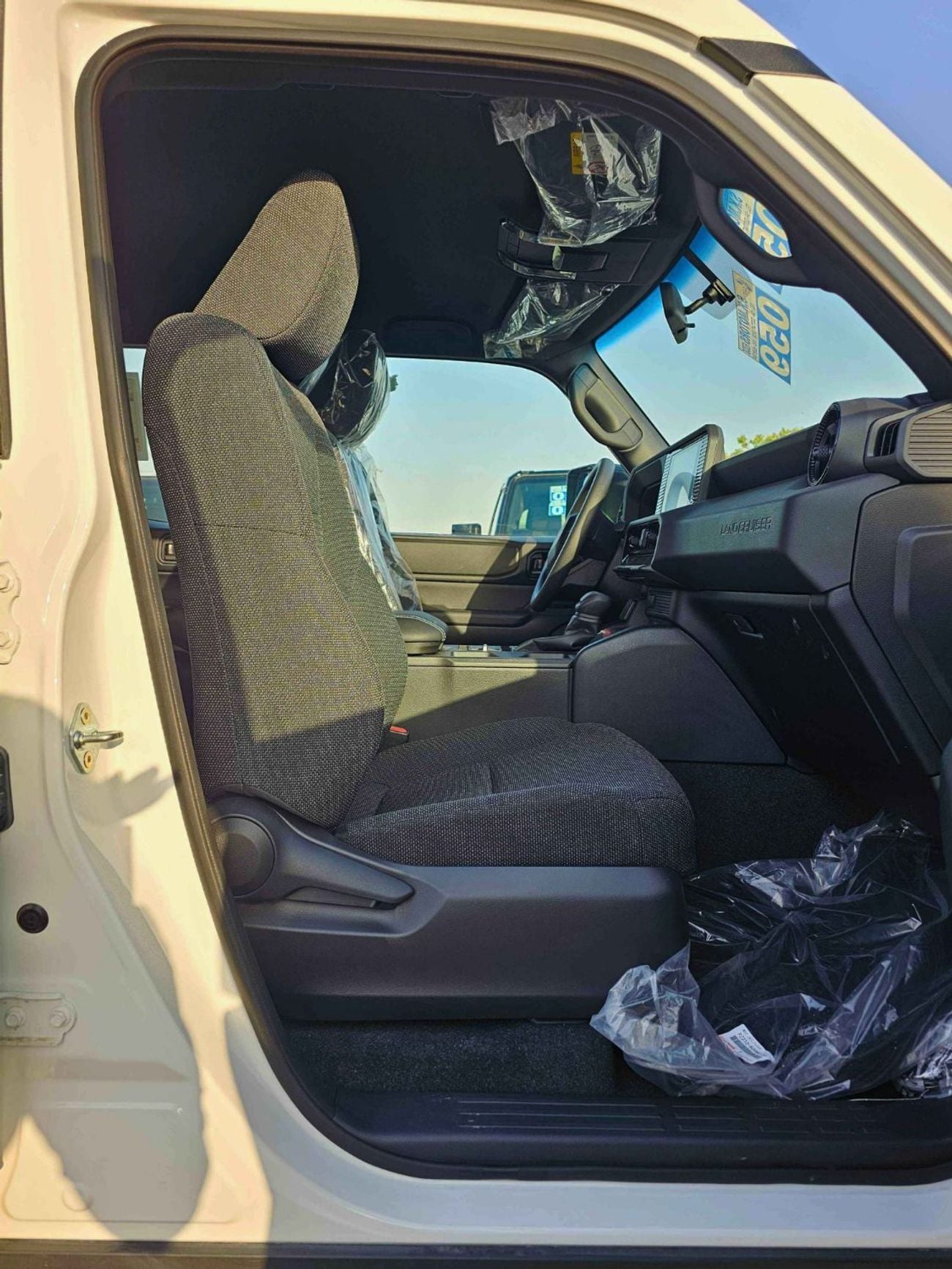 Toyota Prado URBAN-E EURO 4 / 2.8L V4 DIESEL / DVD + CAMERA / AUTO A/C / 4WD (CODE # URBAN-E)
