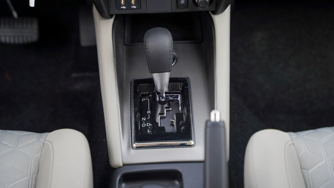 Mitsubishi ASX Brand New Mitsubishi ASX MedLine 2026 Export 2.0L 4WD Petrol A/T|White/Beige|