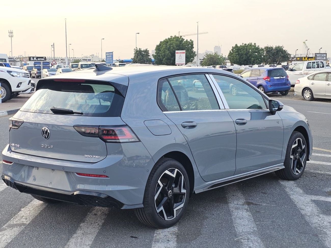 فولكس واجن جولف Golf8 R Line 2025