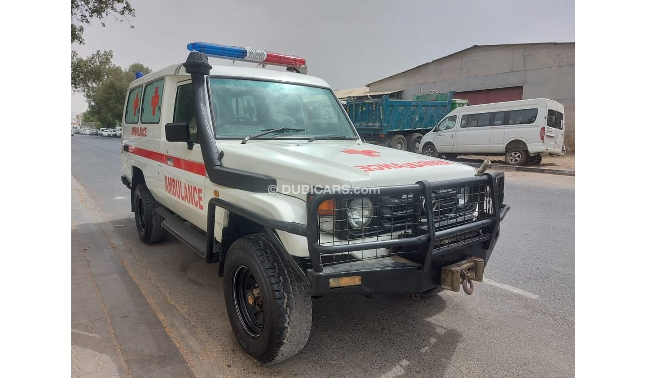 Toyota Land Cruiser 70 TOYOTA LAND CRUISER AMBULANCE RIGHT HAND DRIVE (PM1507)