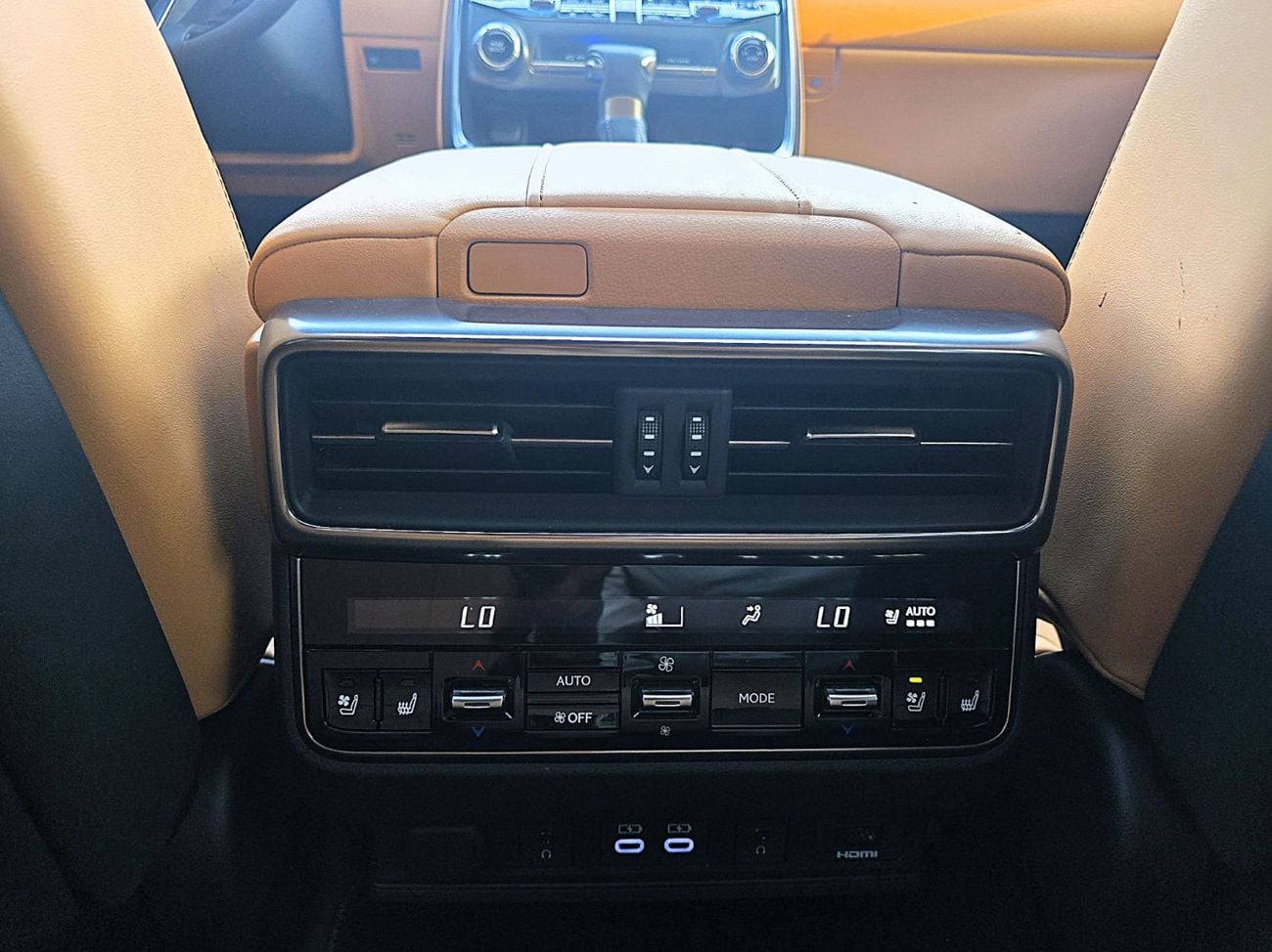 لكزس LX 600 SIGNATURE