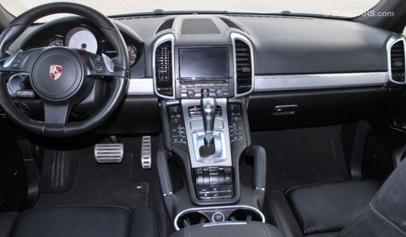 Porsche Cayenne Porsche Cayenne S 2011 GCC, in excellent condition, without accidents, full option, very clean from
