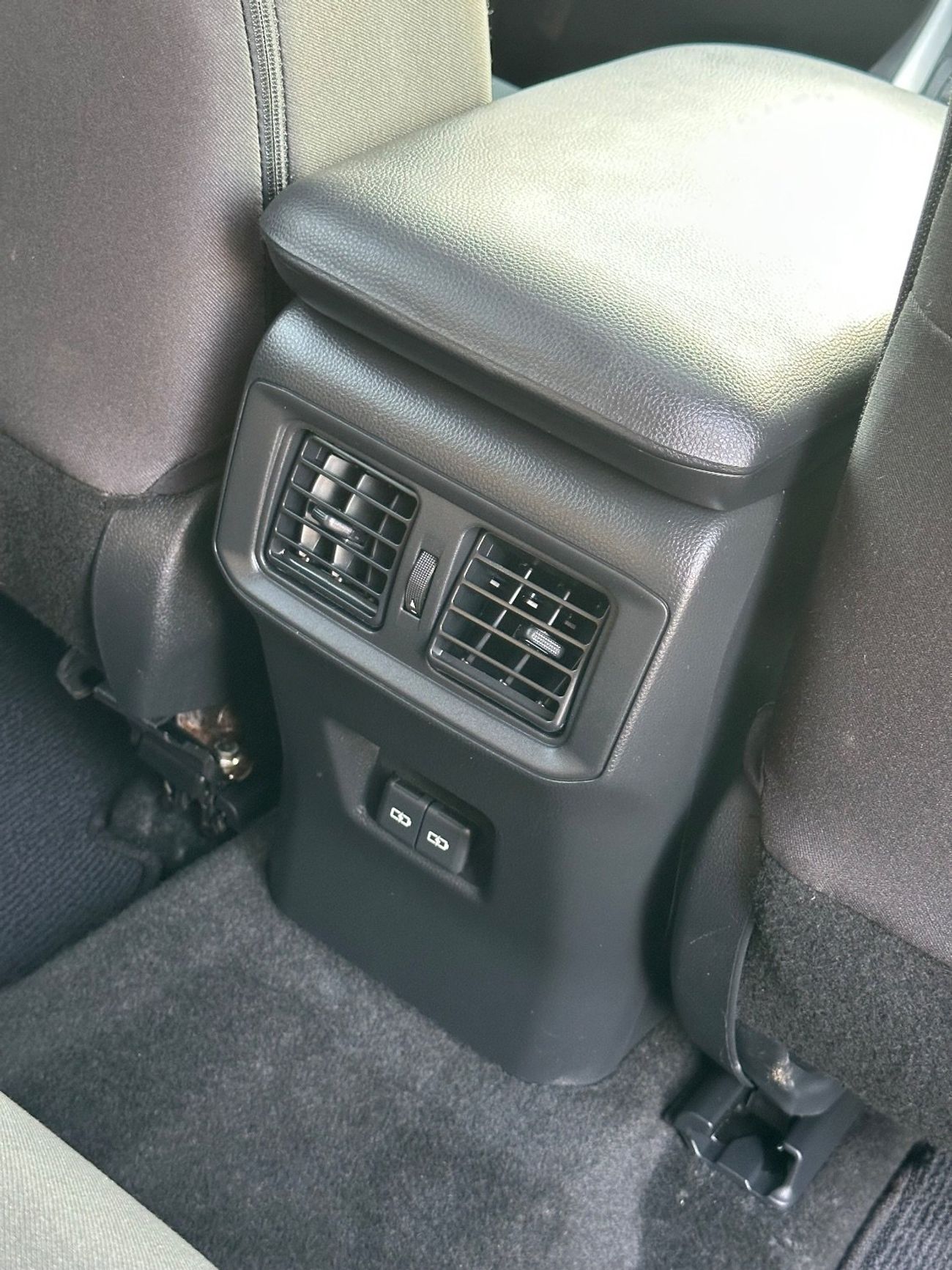 Toyota RAV4 hybrid XLE 2.5L | Sunroof Full option