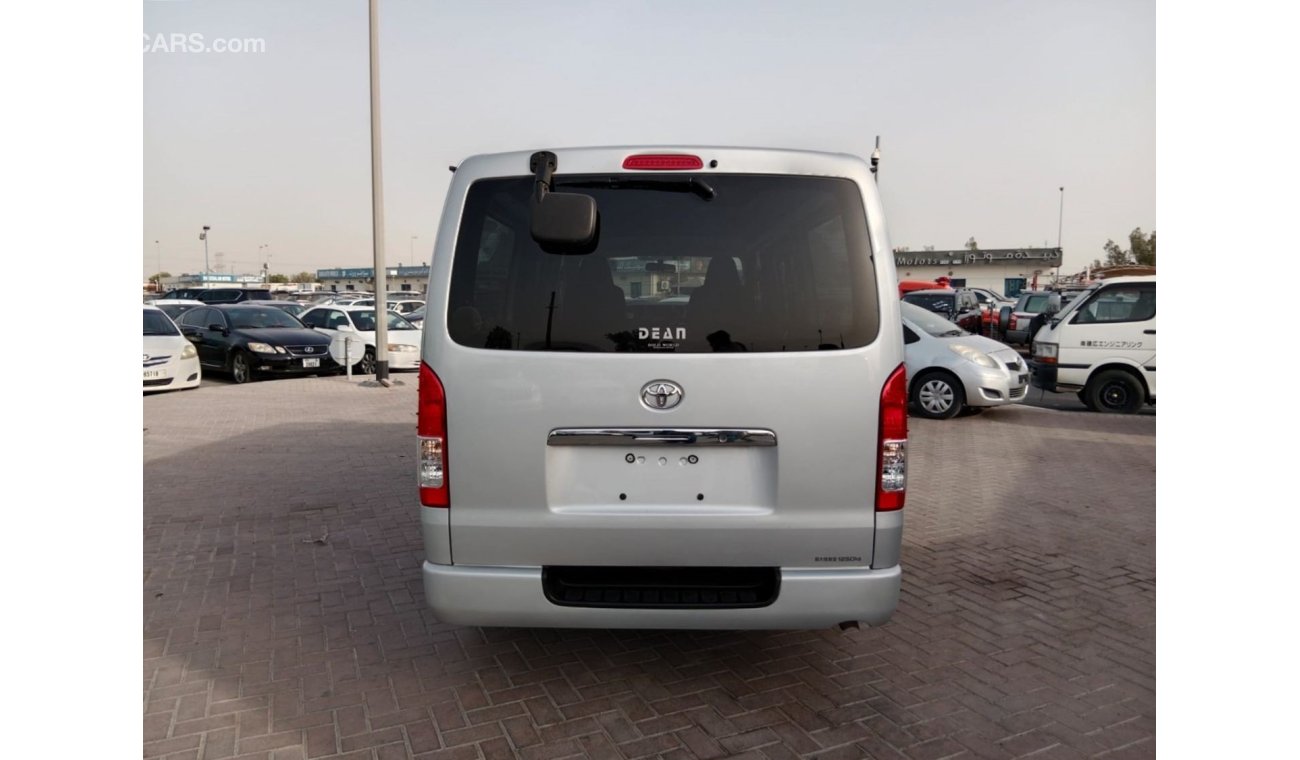 تويوتا هاياس TOYOTA HIACE VAN RIGHT HAND DRIVE (PM1558)