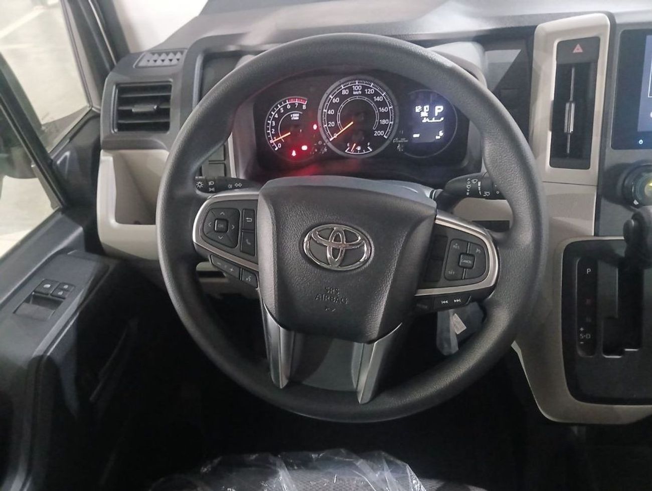 تويوتا هاياس ECT0008 - Toyota High Roof Passenger Van - 3.5L Petrol Auto White