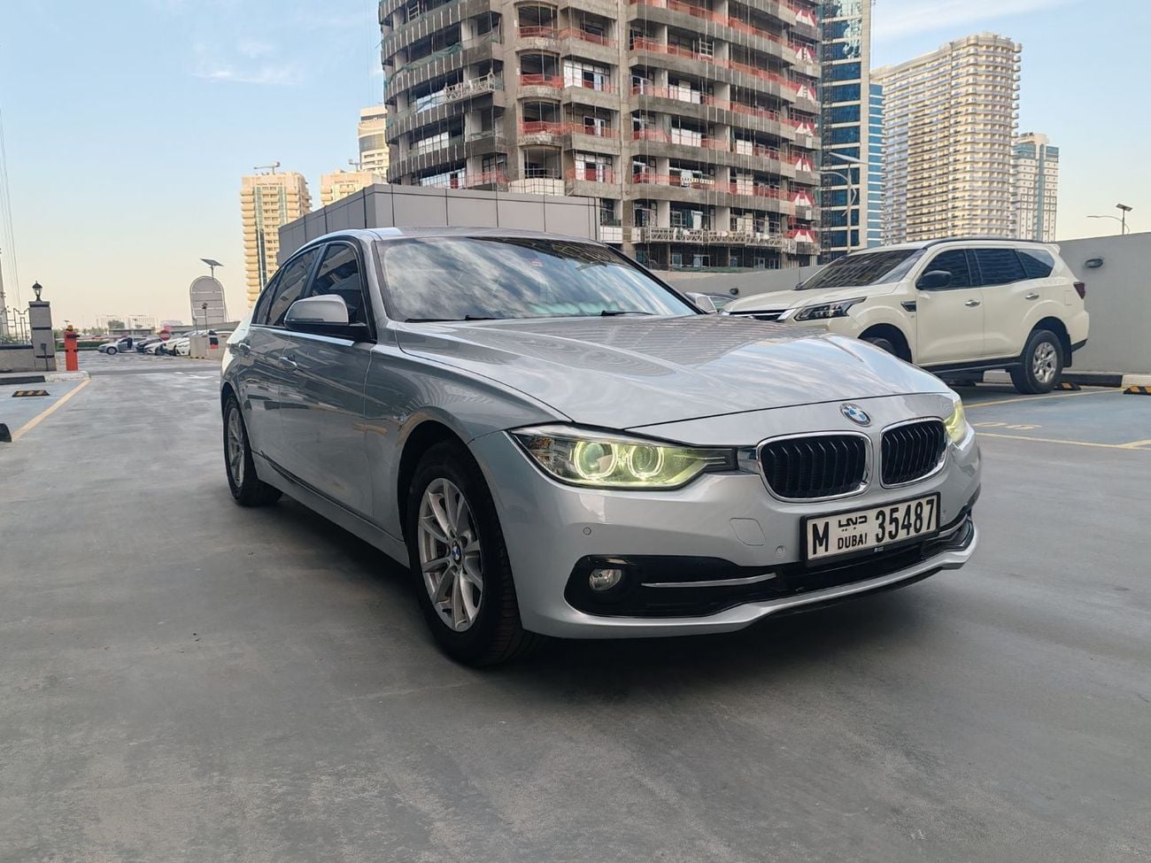 BMW 320i Std 2.0L
