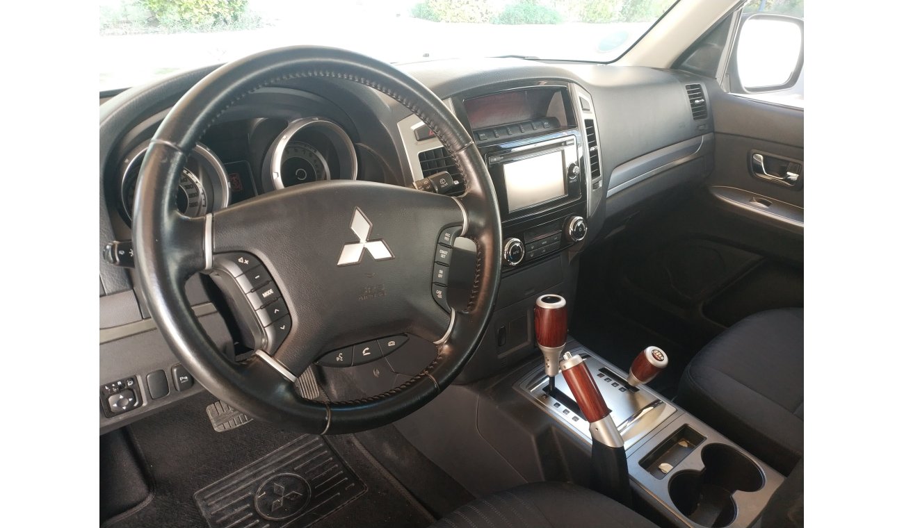 Mitsubishi Pajero V6 3.6L Mid-Option GLS