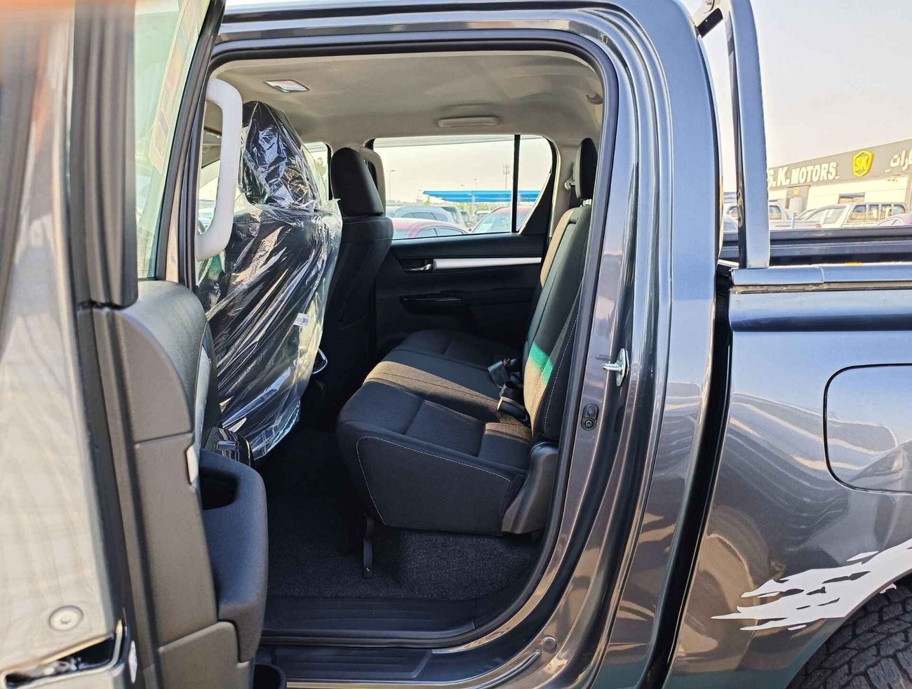 تويوتا هيلوكس Wide Body, 2.4L Diesel, 4X4, M/T, Power lock / Windows / DVD CAM (CODE # HDDWMM2)