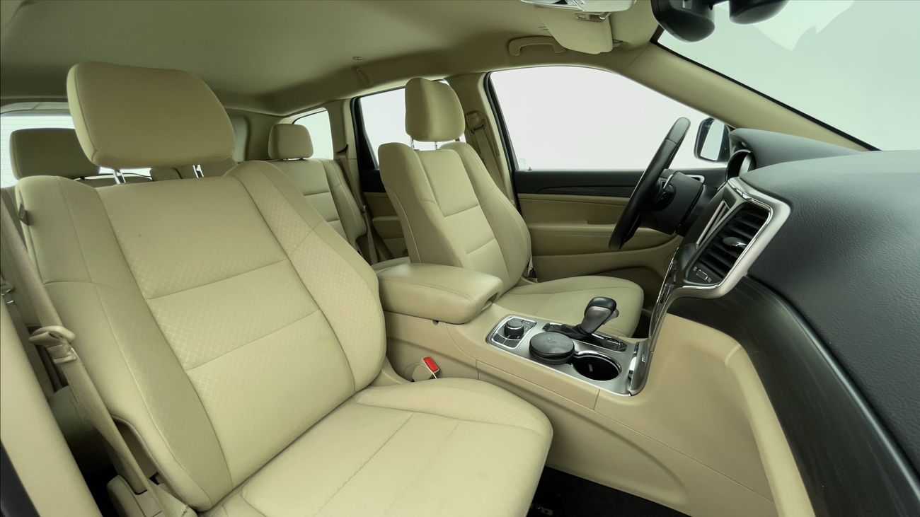 جيب جراند شيروكي LAREDO 3.6 | بدون دفعة مقدمة | اختبار القيادة في المنزل