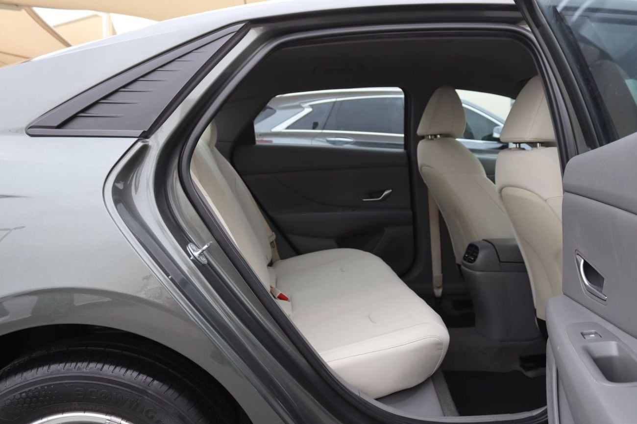 هيونداي إلانترا هيونداى إلنترا 2023 - خليجى - بدون حوادث - محرك 1.6- ممشى قليل - حاله ممتازه من الداخل والخارج