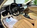 بي أم دبليو 520i EXCLUSIVE LUXURY ELITE BLACK 520i || TOP RANGE || GCC || SCREENS || LIKE