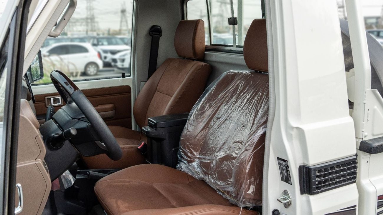 تويوتا لاند كروزر بيك آب 2026 Toyota Land Cruiser LC79 4.0L AT Petrol Full Option (White-Brown)