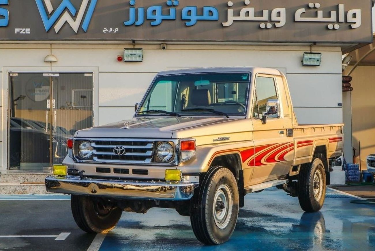 Toyota Land Cruiser Pick Up SC 4.0L toyota land cruiser single cab 2006 model