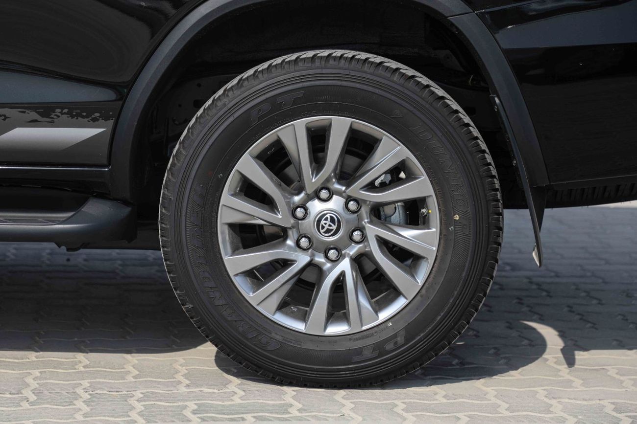 تويوتا فورتونر تويوتا فورتشنر 2024 4.0 4x4 HI - أسود اتيتيود من الداخل أسود | تصدير فقط