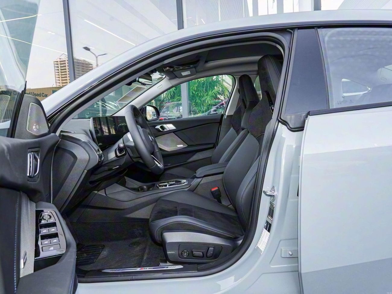 BMW 225L Bmw 225L / Chinese / black / 0km / 227hp