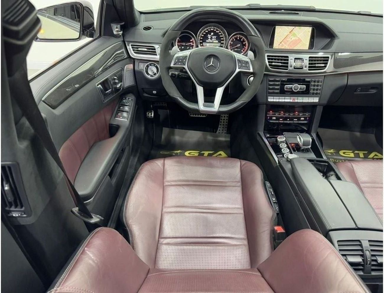 مرسيدس بنز E 63 AMG Std 5.5L 2014 Mercedes Benz E63 AMG 4MATIC, Service History, Full Options, Carbon Fiber Package. GCC