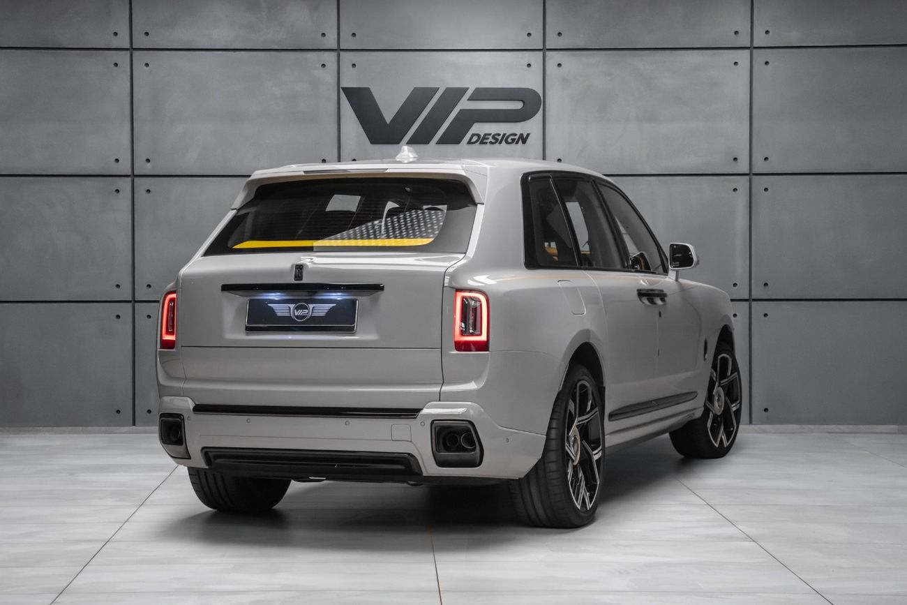 رولز رويس كولينان Rolls Royce cullinan  2025 GCC  Warranty and service AGMC  Black badge  2,900 km