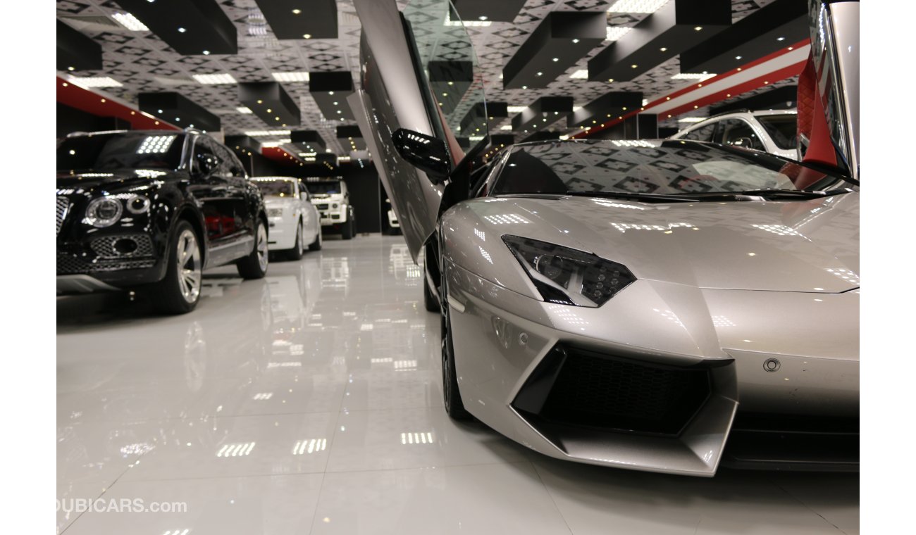 لمبرجيني أفينتادور lamborghini aventador LP 700 ROADSTER