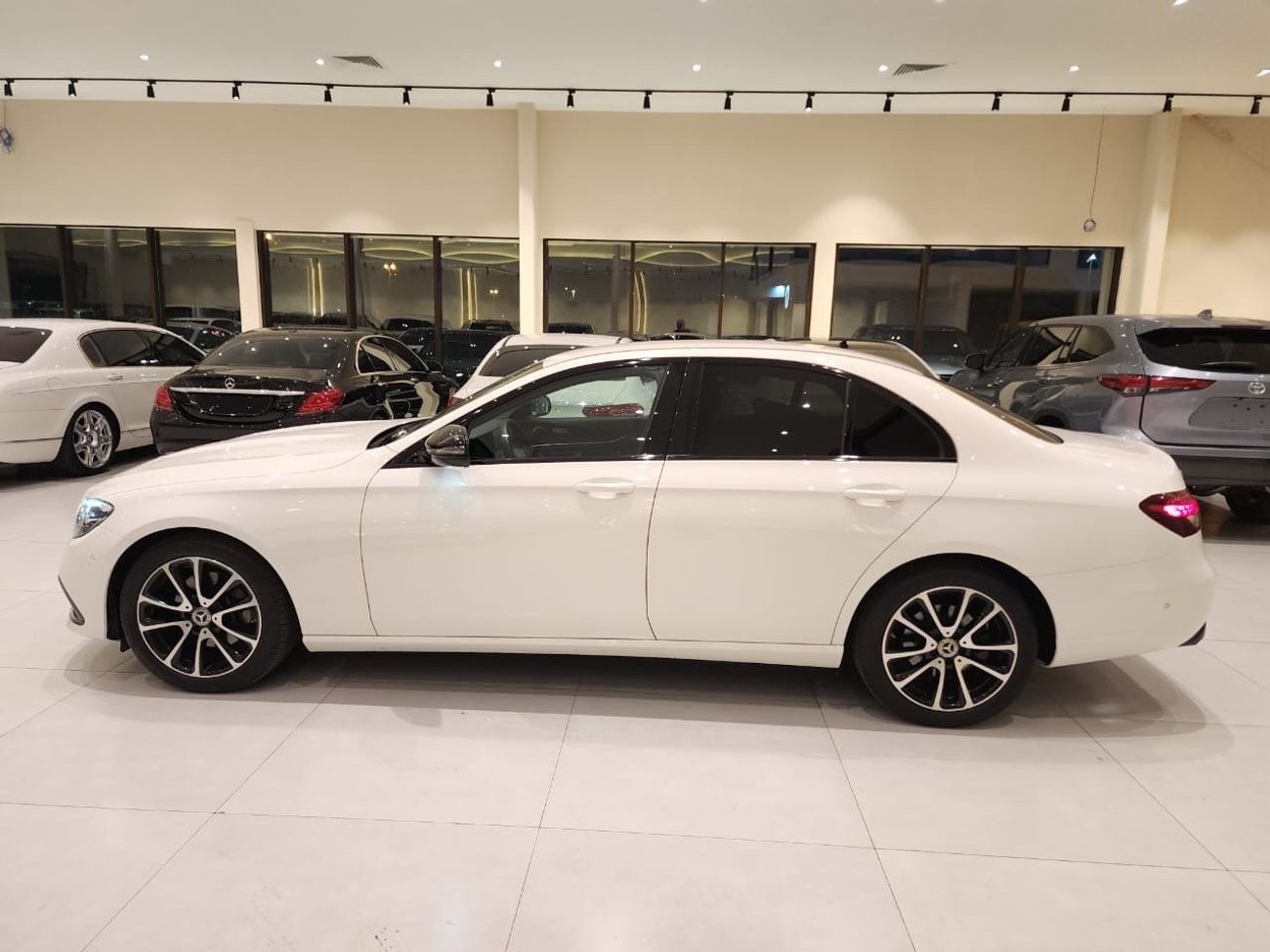 مرسيدس بنز E200 Premium 2.0L