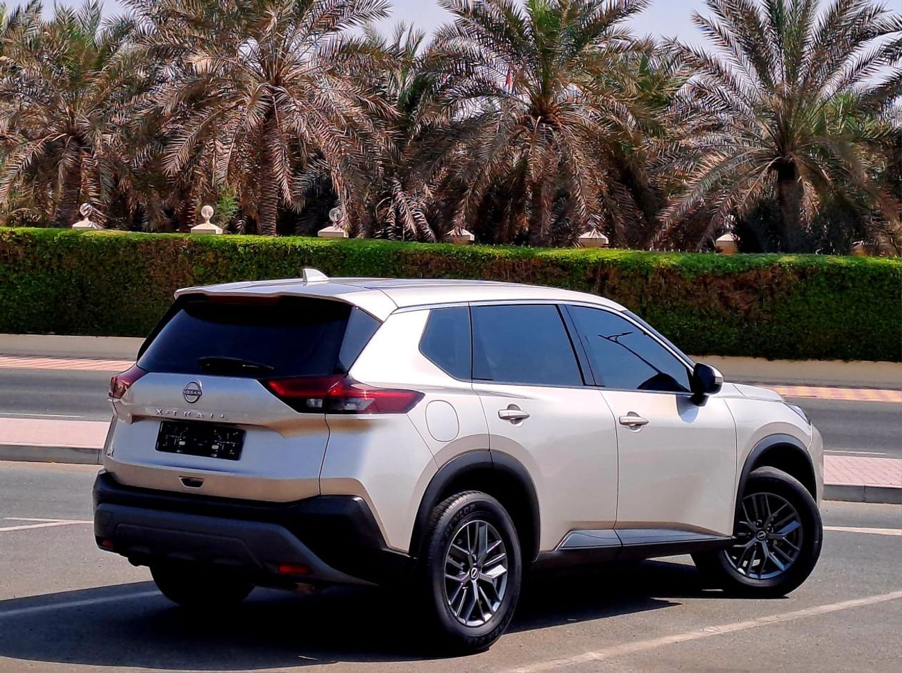 نيسان إكس تريل S 2.5L (169 HP) FWD (5 Seater)