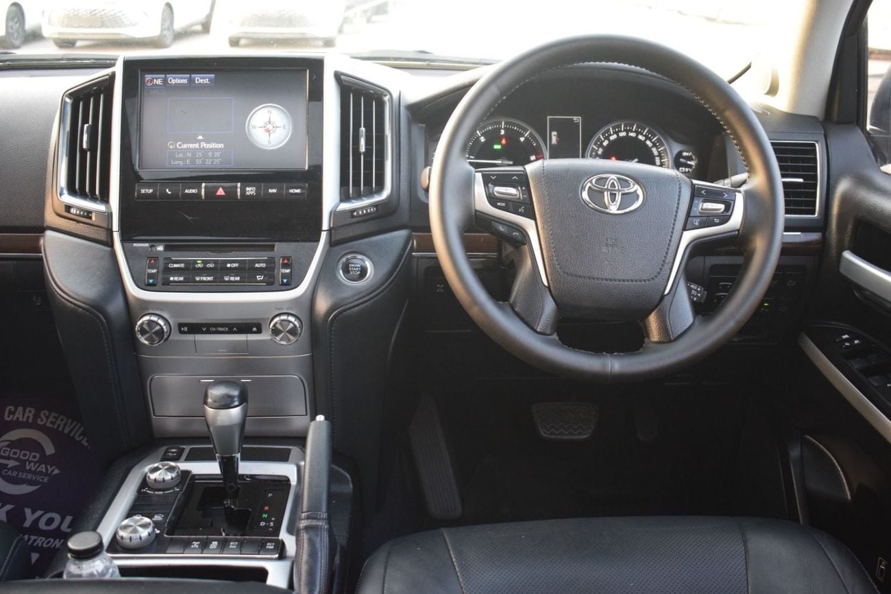 تويوتا لاند كروزر DIESEL SAHARA RIGHT HAND DRIVE YEAR 2019 GREY COLOR
