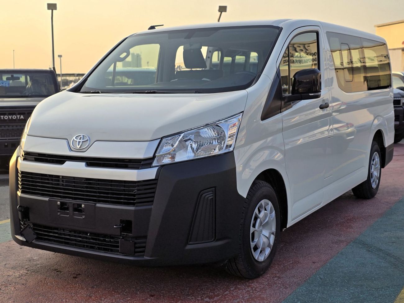 Toyota Hiace Toyota Hiace Std Roof Newshap 2.8l Diesel M/T 15 Seats White Color 2025 Model