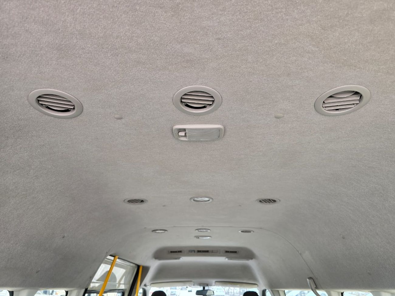 Toyota Hiace TOYOTA HIACE COMMUTER VAN RHD 2016 MODEL 3.0 L DIESEL AUTOMATIC(PM30307)