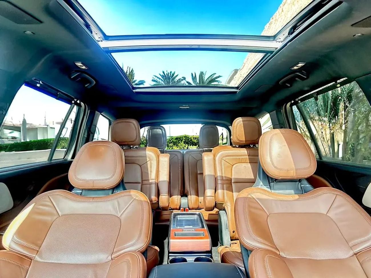 Lincoln Aviator 1139 P.M | Luxury - American Specs - GCC Resale | vip 6seats