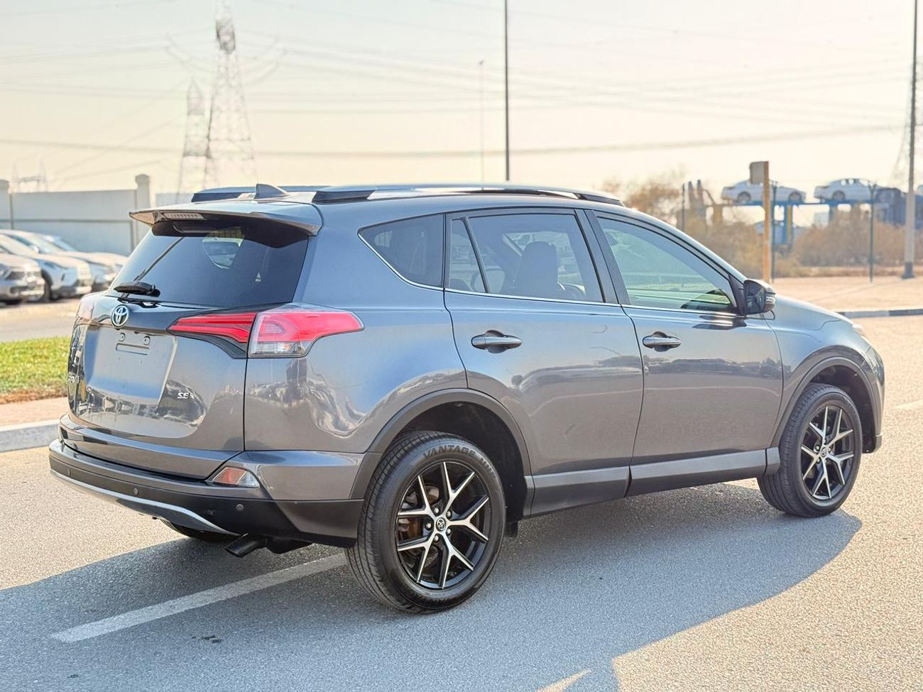 تويوتا راف ٤ SE 2.5 L | sunroof | push start | leather full option