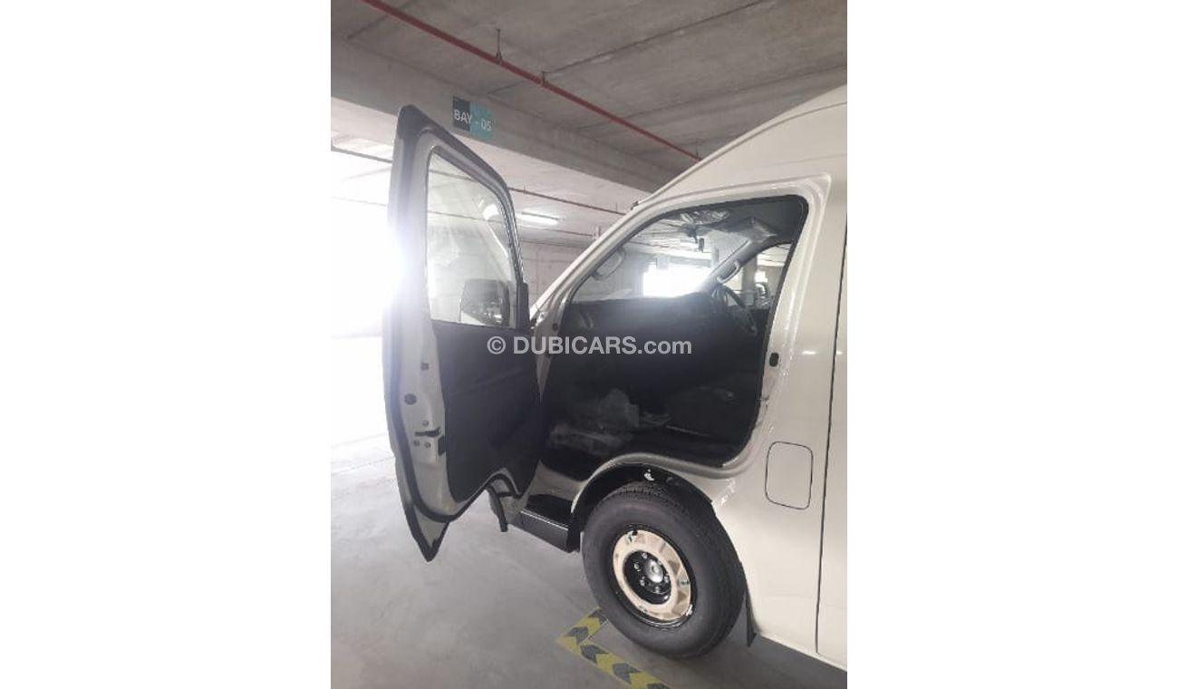 تويوتا هاياس RHD Hiace 2.5 DSL Passenger Bus Highroof Old Shape