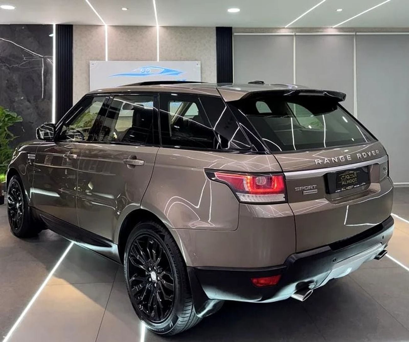 Land Rover Range Rover Sport SUPERCHARGED || GCC II FULLY LOADED || FOOTSTEPS || GIVEN WARRANTY