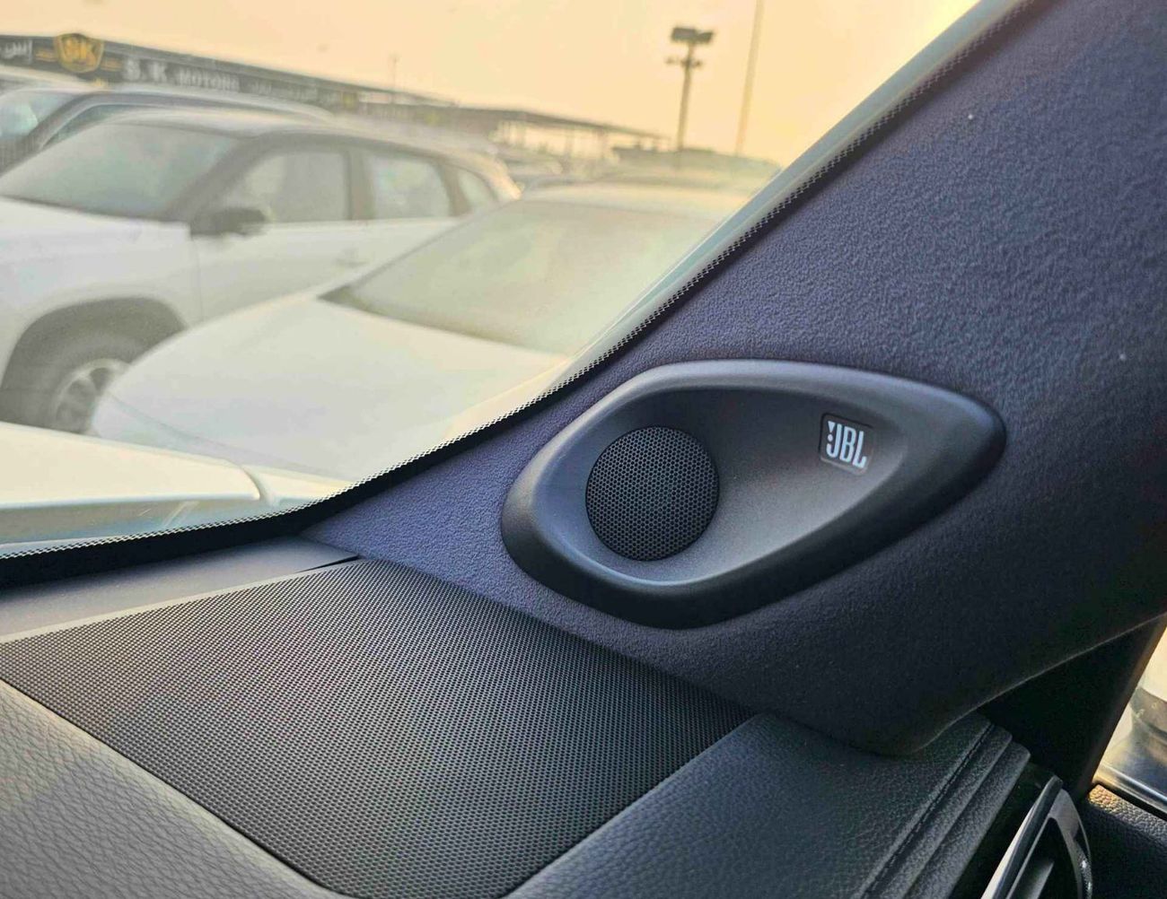 تويوتا لاند كروزر VXR / TWIN TURBO / FULL OPTION / 3.3L V6 DIESEL / HEADUP DISPLAY / JBL SPKRS / SUNROOF (CODE#70000)