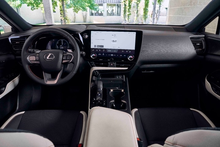 لكزس NX 300 interior - Cockpit