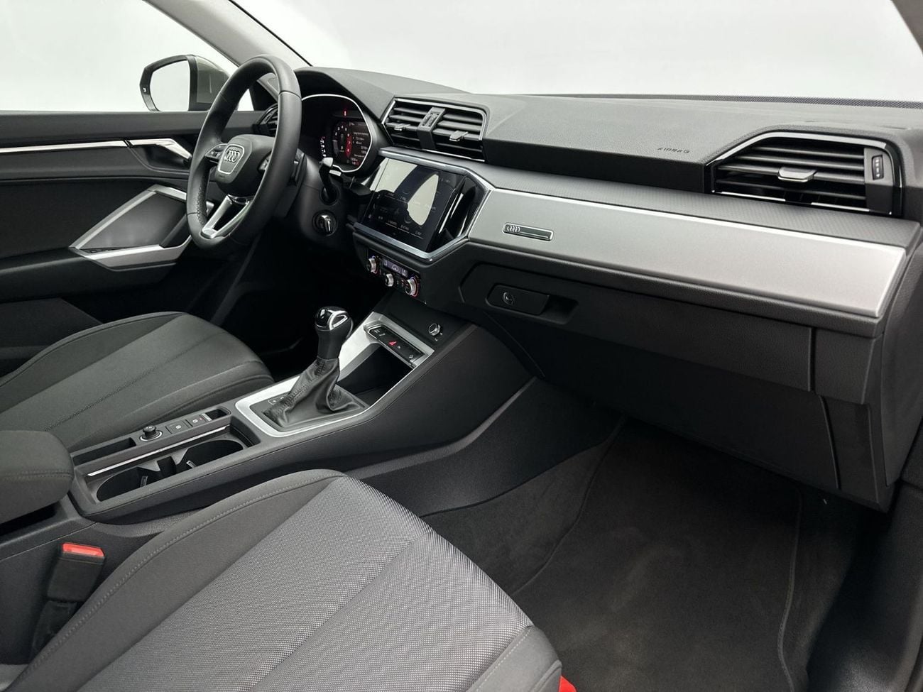 أودي Q3 35 TFSI Advanced 2.0L 150hp (Ref# 27216)