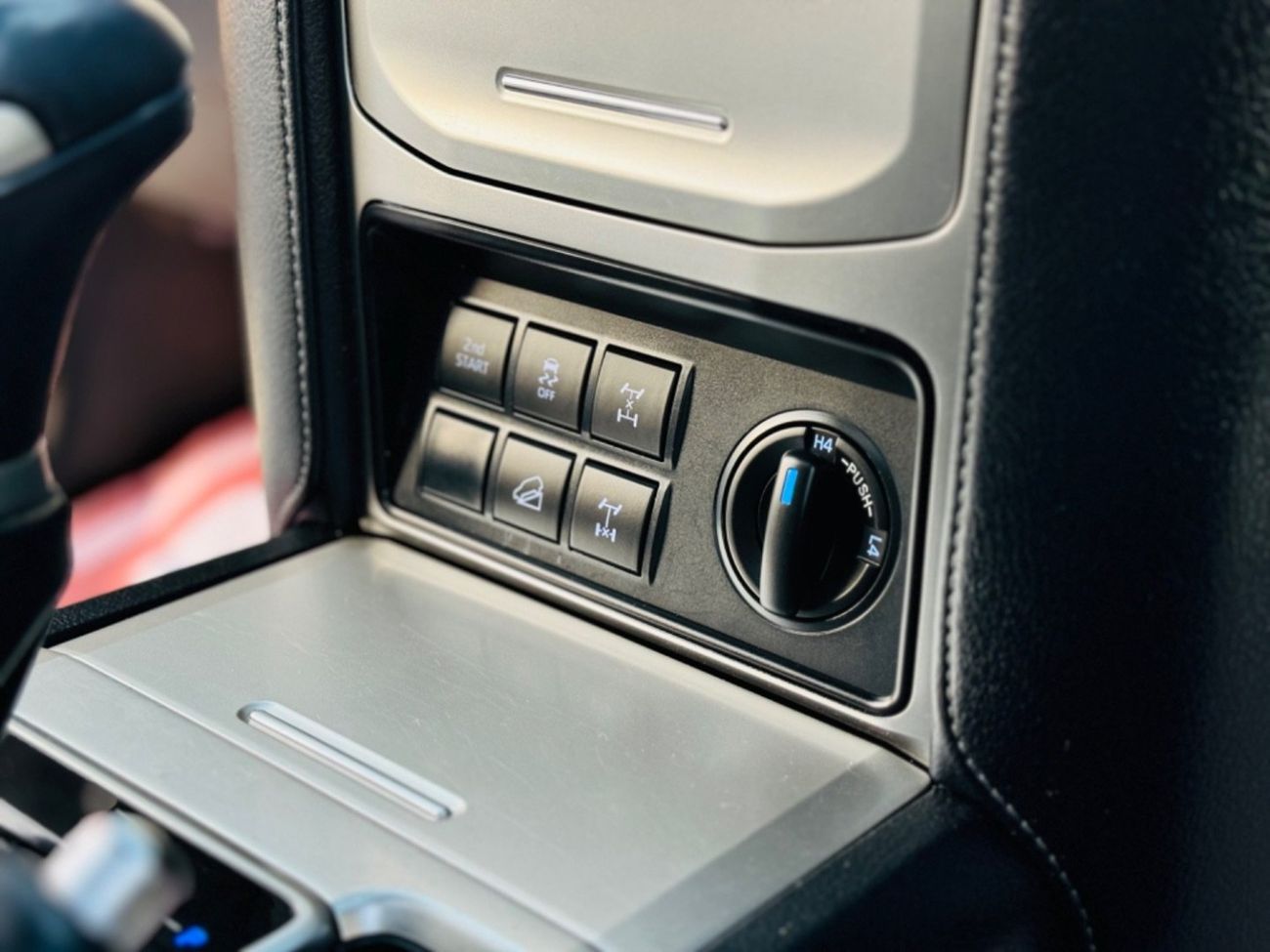 تويوتا برادو TXL limited top of the range  RHD