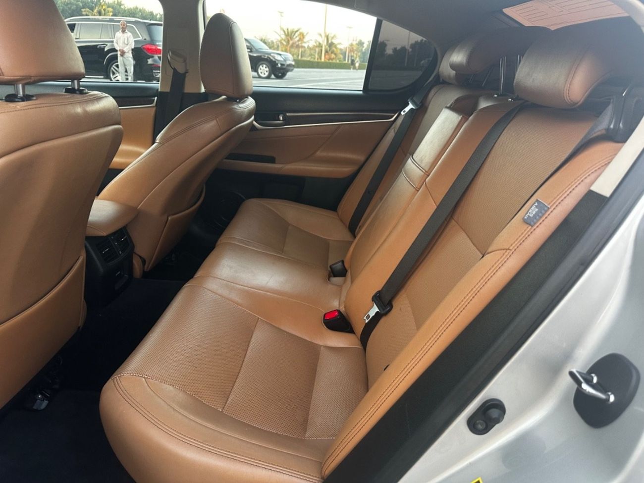 لكزس GS 350 موديل 2013 حاله ممتازه من الدآخل والخارج فل مواصفات فتحه وجلد ومثبت سرعه وتحكم كهربائي كامل