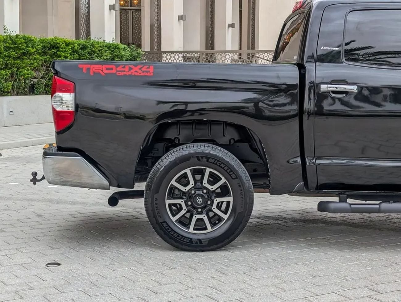Toyota Tundra CrewMax Limited | 5.7L i-Force V8 | Full Size Luxury Pickup