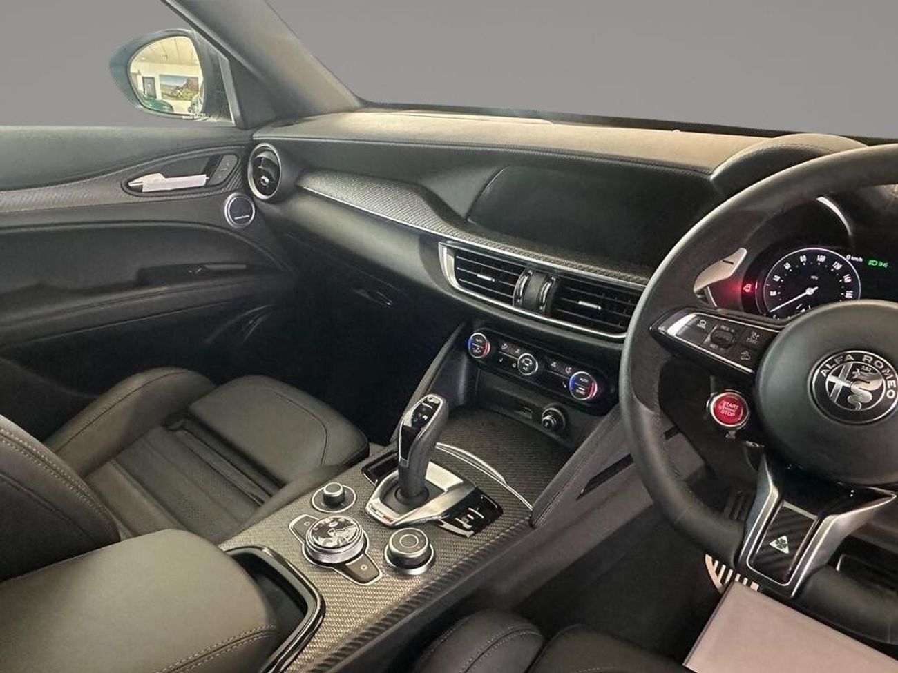 ألفا روميو ستيلفيو Quadrifoglio