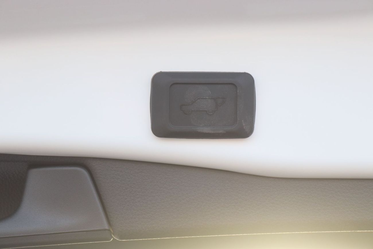 تويوتا راف ٤ 2.5 XLE-E  - 4WD - SUNROOF -ELECTRIC BACK DOOR- ALLOY WHEELS MODEL 2025