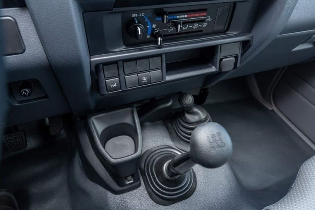 تويوتا لاند كروزر 70 Land Cruiser Hard Top LC76 4.2L 5door Diesel V6 2024 0KM