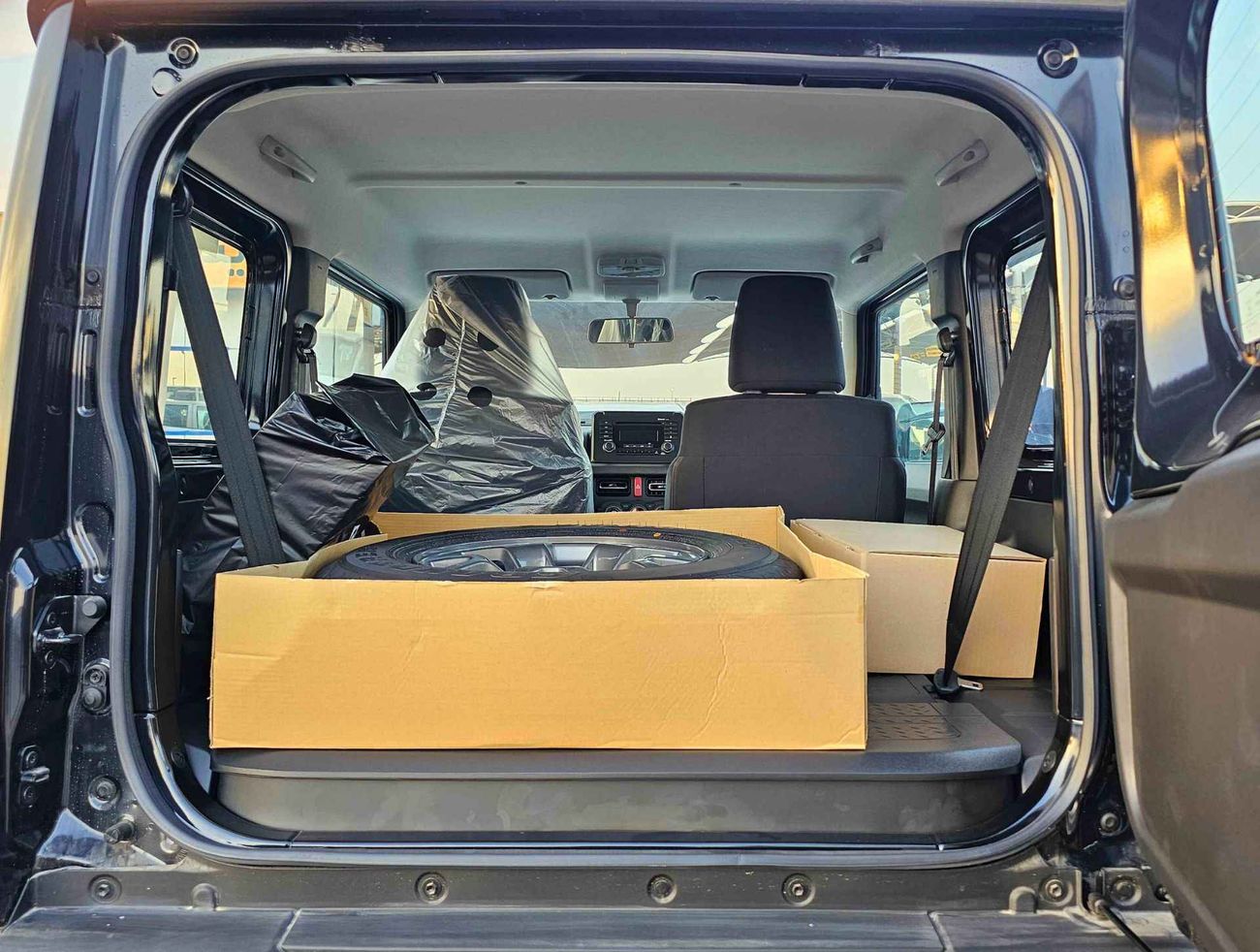 Suzuki Jimny GLX / A/T / 1.5L V4 PETROL / 3 DOOR / ALL GRIP OFF ROAD / 4WD (CODE # GLX)