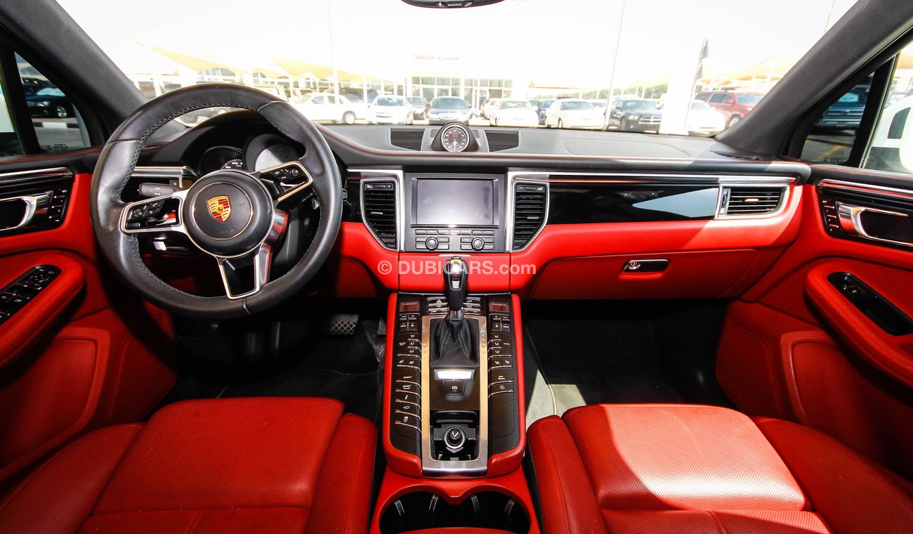 Used Porsche Macan Turbo 2015 for sale in Dubai 74391