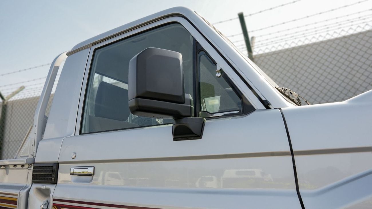 Toyota Land Cruiser 70 2025 Toyota Land Cruiser LC 79 4.0L AT Petrol Basic with Fridge (Silver-Brown)